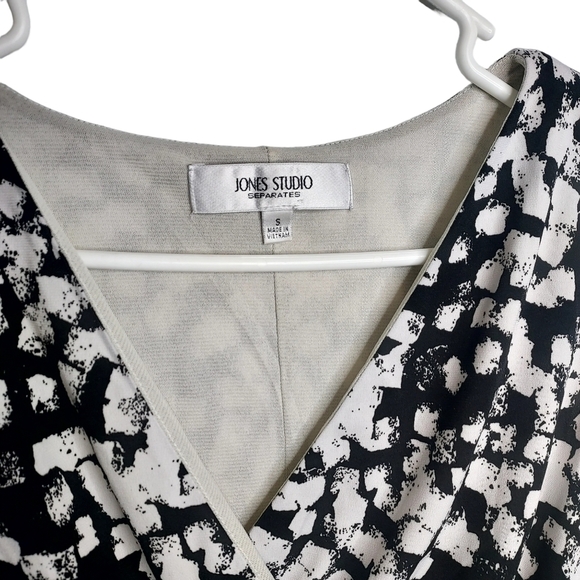 Jones STUDIO WOMENS BLACK&WHITE SLEEVLESS TOP SIZE SMALL - Picture 2 of 5